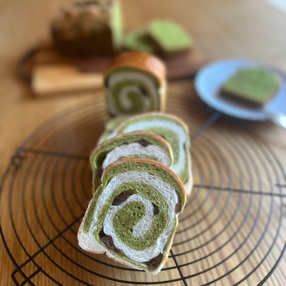 抹茶のくるくるパンと米粉の抹茶ローフ