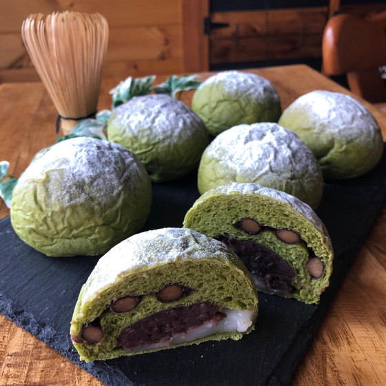 手ごねMonthly  抹茶の黒豆大福ぱん