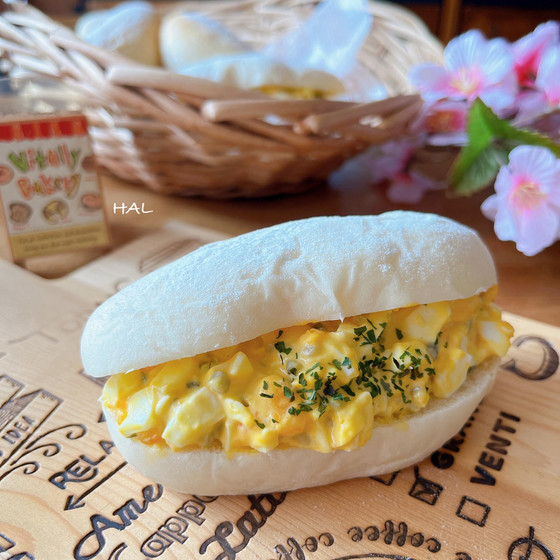 Monthly  白いコッペパンとたまごコッペ