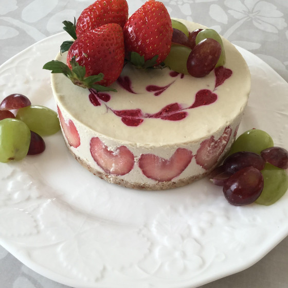 苺のハートのケーキ