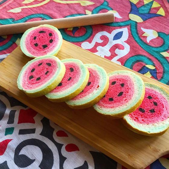 スイカの金太郎パン作り