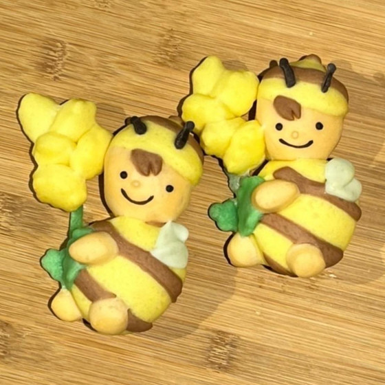 春が来て喜んでいるミツバチパン作り（まき）