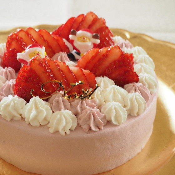 ふんわりかわいい☺ピンクのクリスマスケーキ