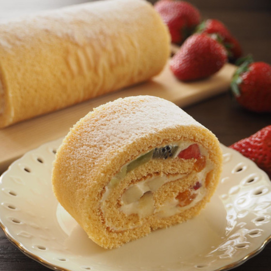 フルーツたっぷりカスタードロールケーキ🍓