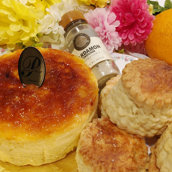 甘夏の蒸し焼きチーズケーキとカルダモンスコーン