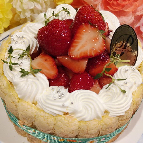 いちごのシャルロットとケーク・バニーユなど(オプション)