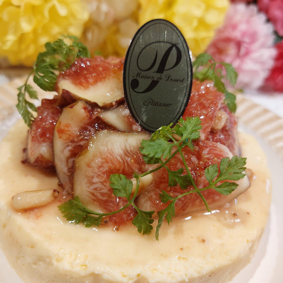 蒸し焼きハニーチーズケーキ無花果と松の実のマリネ添え(オプション:ふんわり蜂蜜ース)