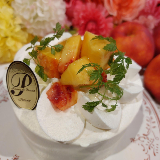 ネクタリン(桃、黄桃)の杏仁風ショートケーキ