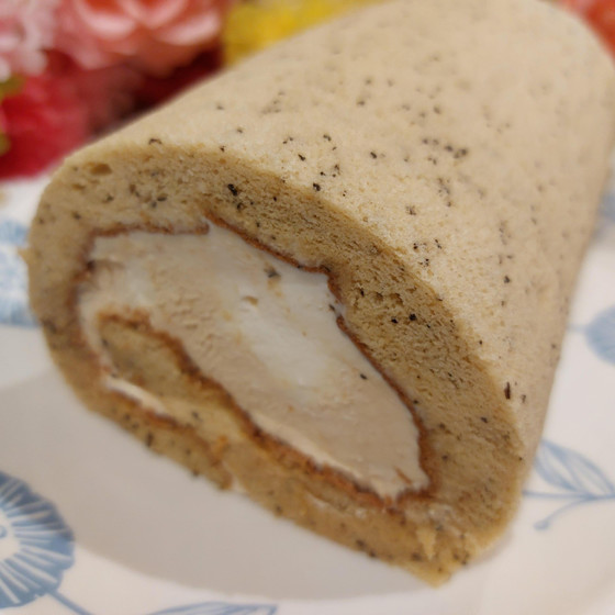 紅茶ロールケーキ