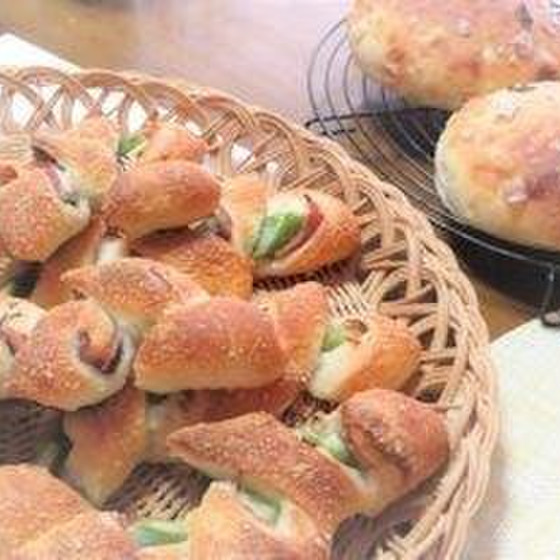 ベーコンエピとレモンのスナックパン