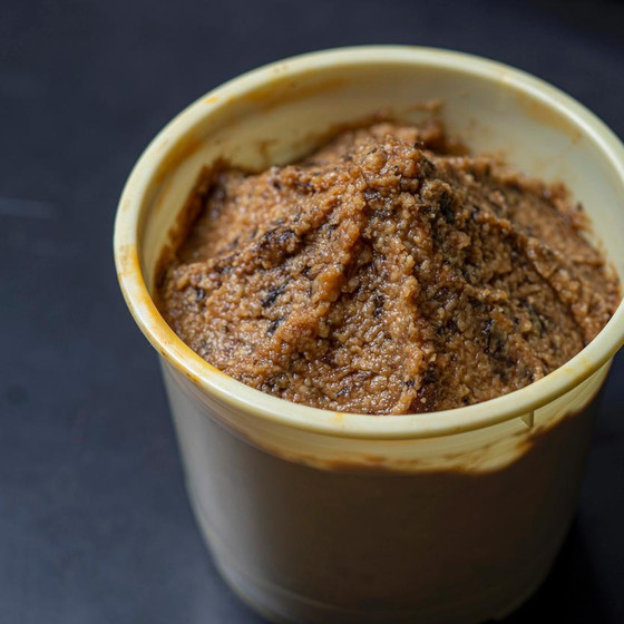 ポリフェノールたっぷり！黒豆味噌仕込み