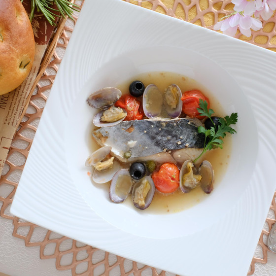 魚とアサリから美味しい出汁がたっぷり出ます♪