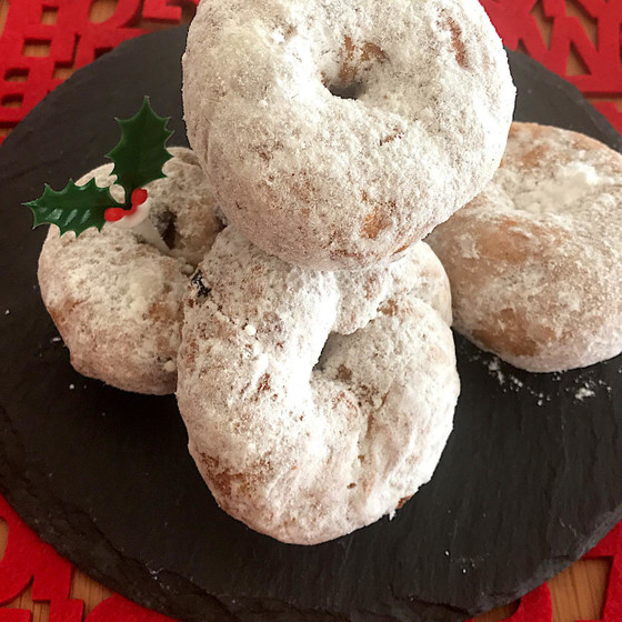 クリスマスドーナツ🎄シュトレーンベーグルのもちムギュドーナツ