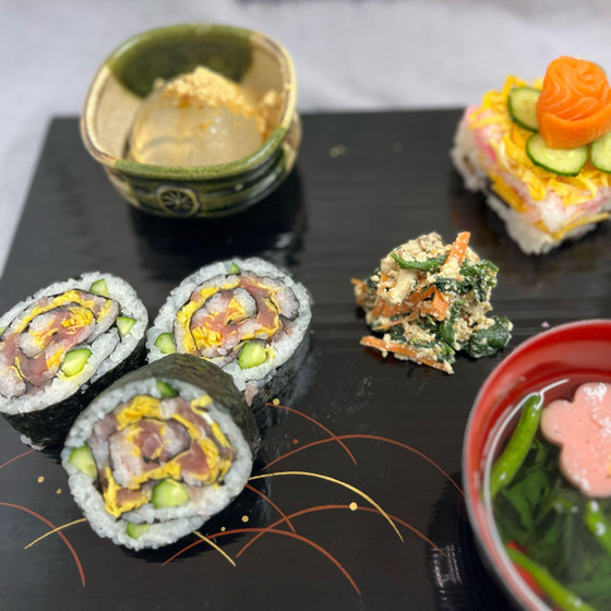 英語でJapanese food cooking♪バラの巻きずしとカラフル押し寿司