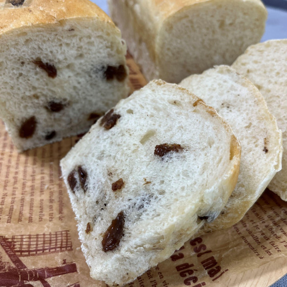 中種法による天然酵母ミニ食パン（プレーンとレーズン）