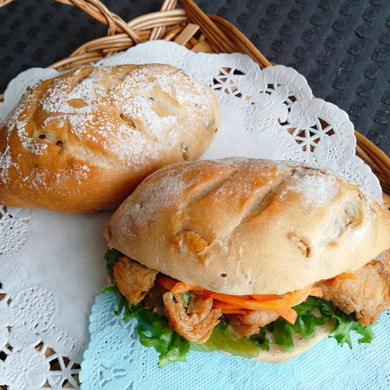 手ごねパン　ライ麦パンとでサンドイッチ用チキン2種レッスン