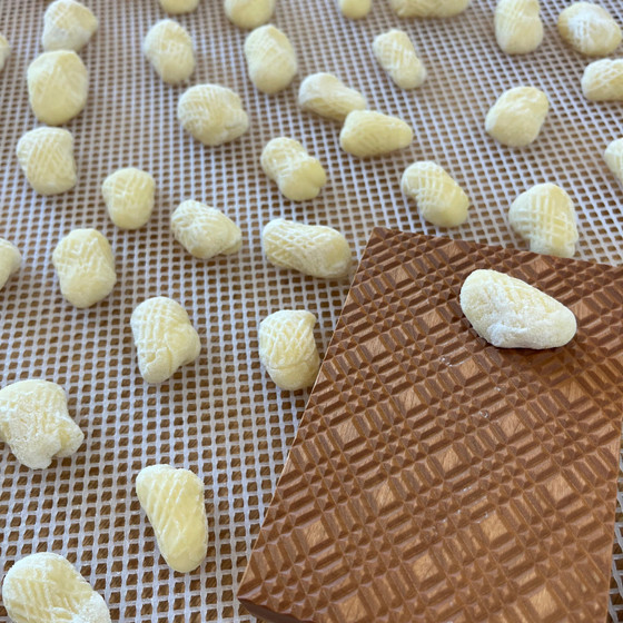 親子で作ってみよう！！手打ちパスタレッスン　ジャガイモのニョッキとパプリカソース　