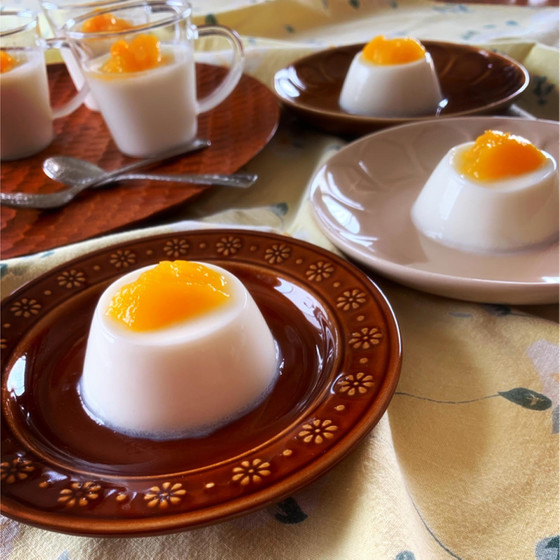 ぷるぷる濃厚！！
本格杏仁豆腐！！