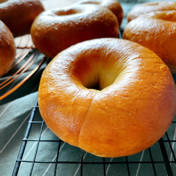 素材の味わいと香りが際立つプレーンBAGEL！