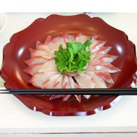 鰤(ぶり)をおろして、お刺身、しゃぶしゃぶ、鰤大根を作ります