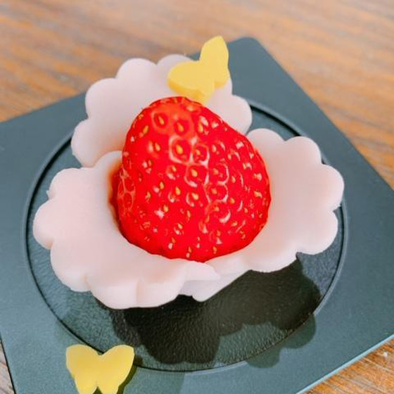 桜鯛を昆布〆、潮汁にし、一尾余すところ無く調理します。