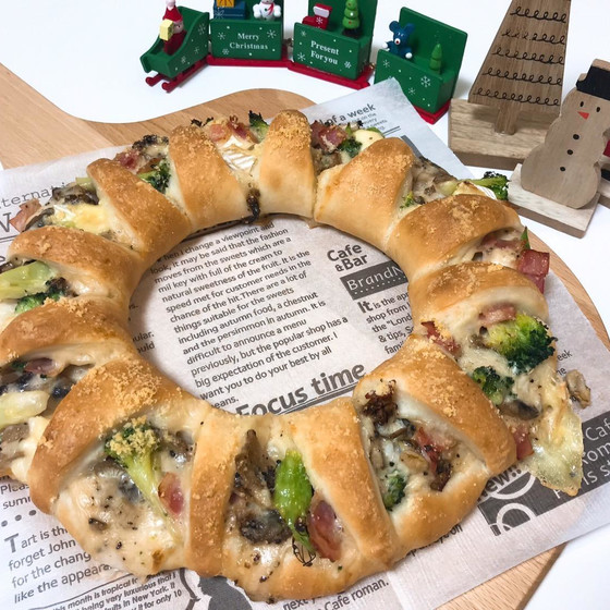 ポルチーニとカマンベールのリースピザ　Xmas特集第1弾♪