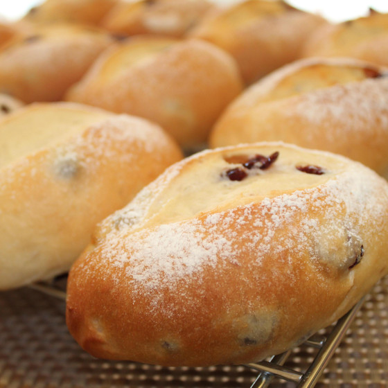 クランベリーチーズパンとあんぱんまんパン