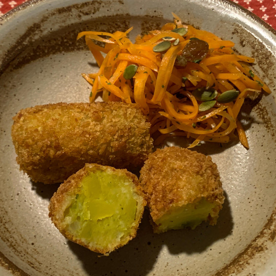 南瓜コロッケ、さつま芋のレモン煮、キャロットラペ、きび入り玄米ご飯、味噌汁