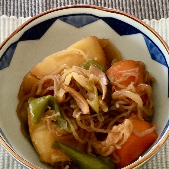 黒米入り玄米ご飯、きのこのっぺい汁、ベジじゃが車麩入り、青菜のひしお味噌和え、りんごゼリー