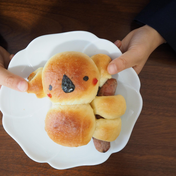 コアラのソーセージパン4個も作ります