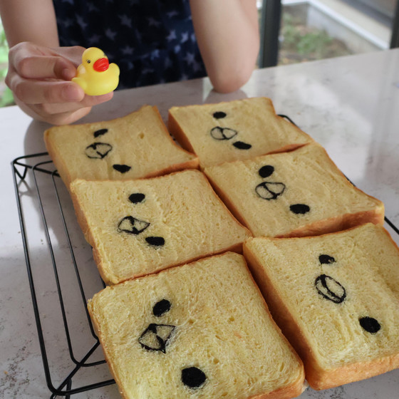 かぼちゃパウダーとブラックココアパウダーで味付け