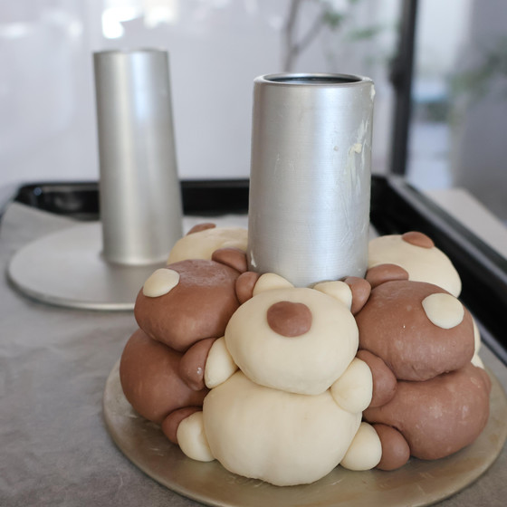 かわいいオリジナルクマのちぎりパンを作ります。