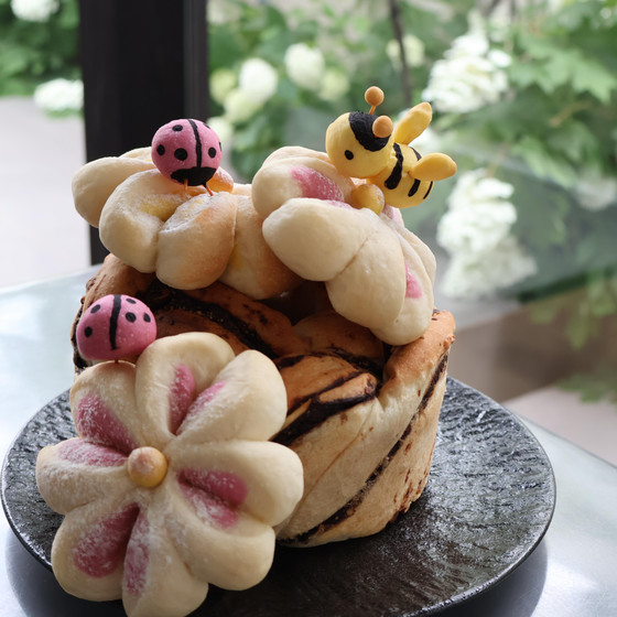 お花と虫達のチョコナッツリングパン