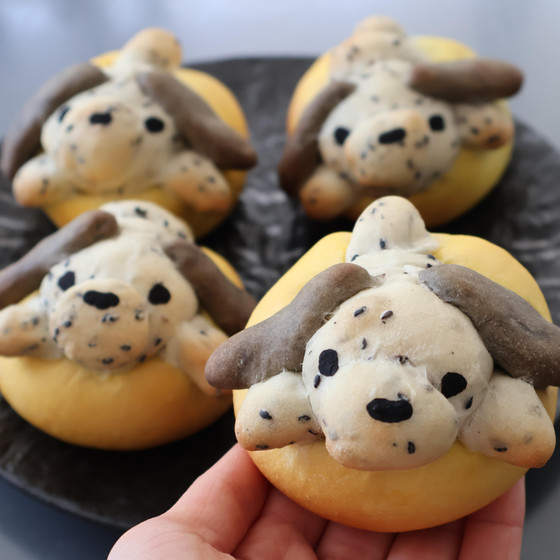 4個のダルメシアンパンを作ります。