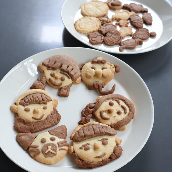 実際の量。小学低学年の作品。余り生地は型抜きクッキーに