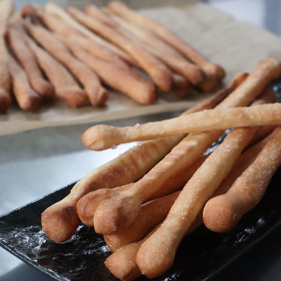 イタリアのパングリッシーニ。ポリポリ食感がたまらない。