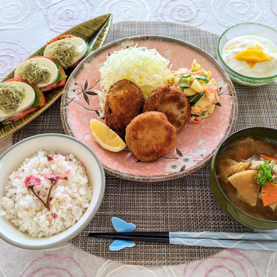 3月のレッスン『メンチカツ三番勝負！〜煮干しだしの豚汁ほか』