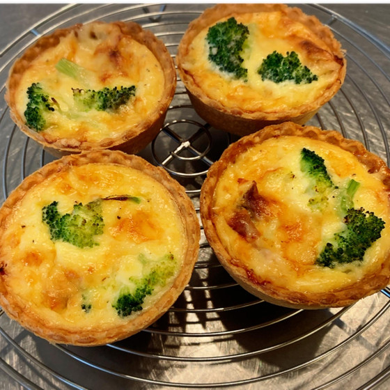 ナポリタンとスモークサーモンとほうれん草のキッシュ！