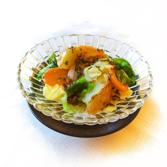 温野菜のサラダをジンジャードレッシングで