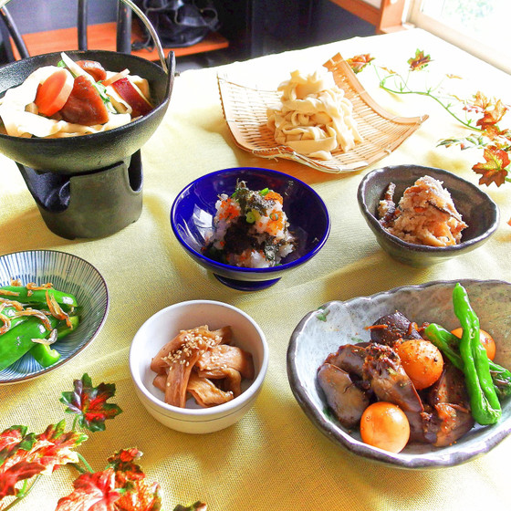 居酒屋直伝！甲州鳥もつ煮と手打ちほうとう＆健康小鉢カルテット