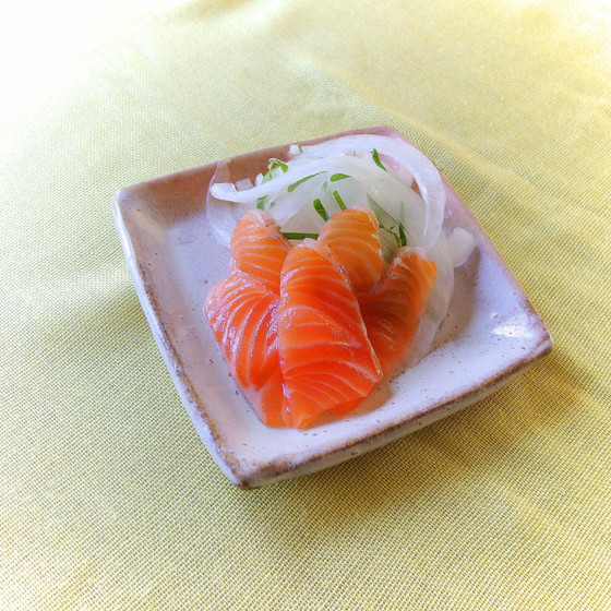 サーモンの塩締めをたっぷり玉ねぎで