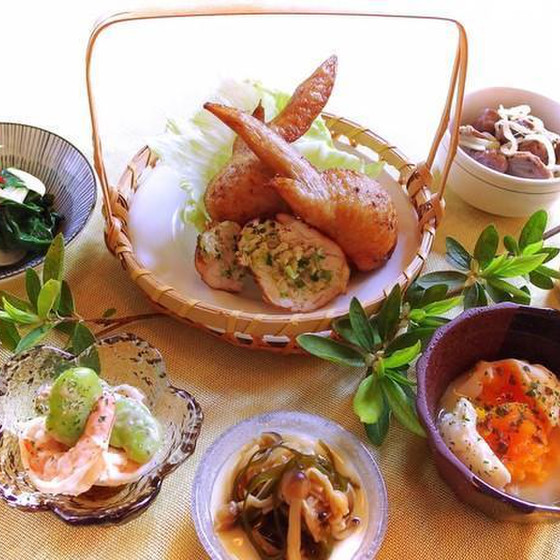 居酒屋直伝!ジューシー手羽餃子と気の利く小鉢5選/なめ茸土産