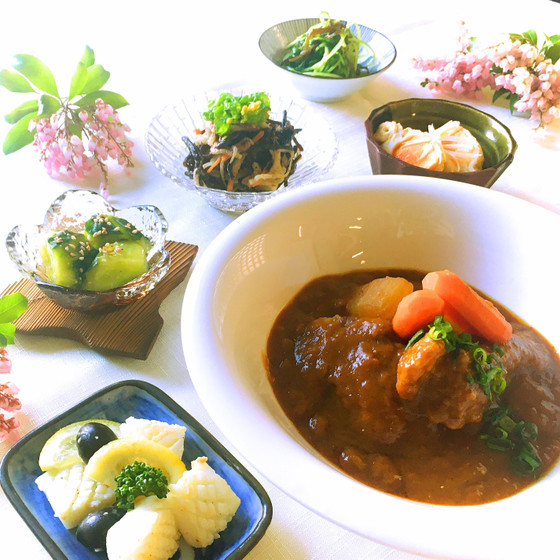 和の赤味噌ビーフシチューと気の利くおつまみ小鉢5選♪