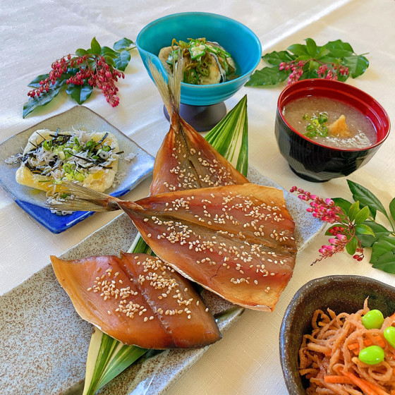 ふっくら自家製みりん干し＆気の利く副菜色々/お土産2尾付き