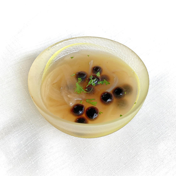 タピオカと炒め玉葱のスープ