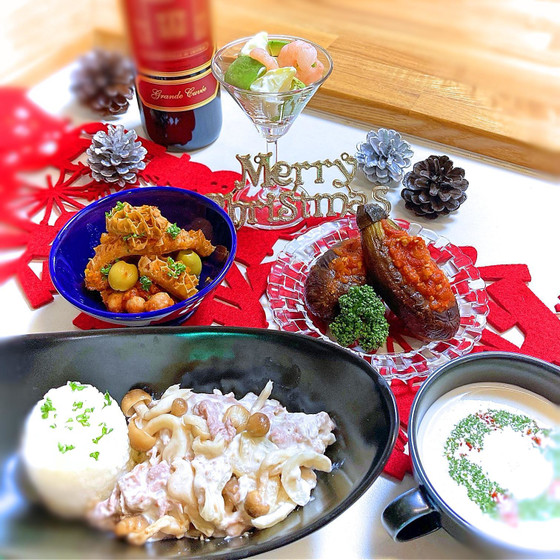 世界の料理でXmas！赤はトリッパ&坊さんの気絶、白はビーフストロガノフ&かぶのポタージュ、緑は海老とアボカドのヨーグルトドレッシング