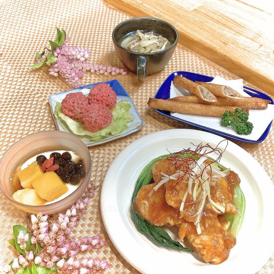 黒酢のボリューミー海老チリ&モチモチ焼売、ザーサイのワザ2種、マンゴー豆花(トウファ)