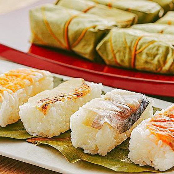 ご自分の分をそれぞれ包んでギュギュッと四角く。
