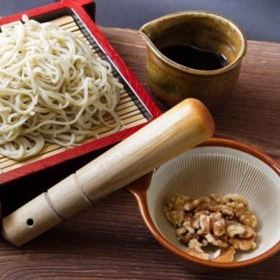※写真はイメージ
実際は擦った胡桃でタレ作りをします
