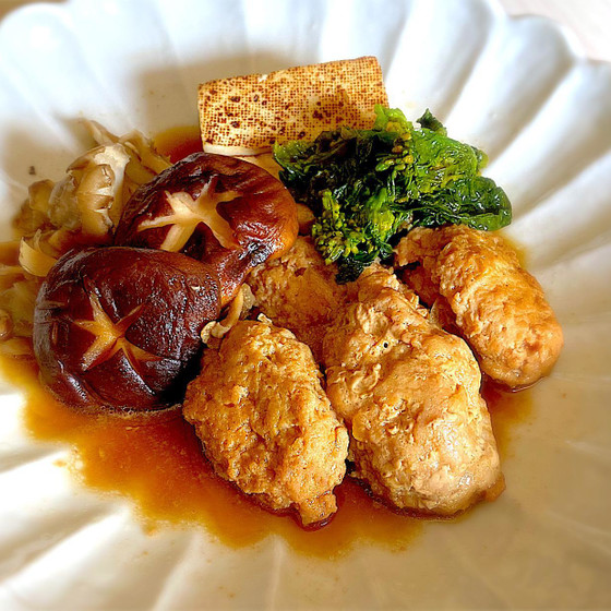 ふわふわ肉団子と青菜の蒸し煮